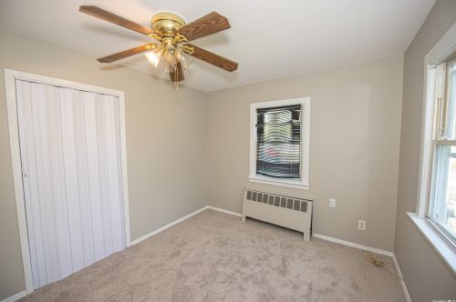 48 Deer St, Wheatley Heights NY  11798-3302 exterior