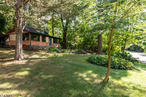 112 Pinecliff Lake Dr, West Milford Lakes NJ  07480-1378 exterior