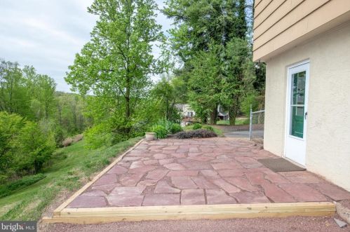 173 Marmic Dr, Southampton PA 18966-1724 exterior