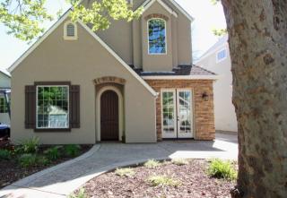 517 40th St, Sacramento, CA 95819-2701