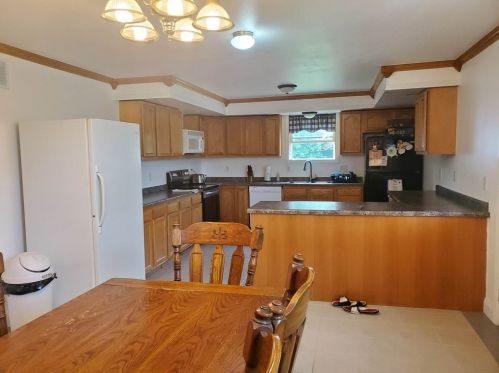 78 Front St, Ford City, PA 16226-1736