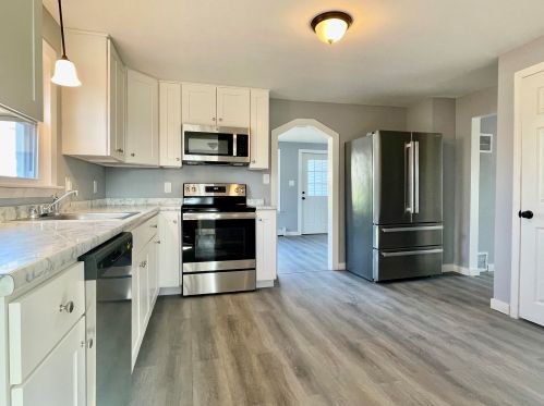 15 Lindy St, Allenstown, NH 03275-1105