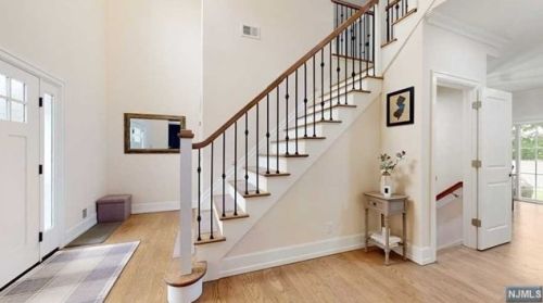 16 Avenue A, Mahwah NJ  07430-1205 exterior