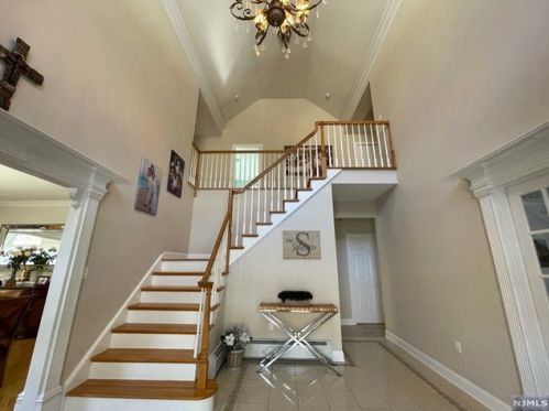 32 Crescent Dr, Skyline Lakes NJ  07456-1109 exterior