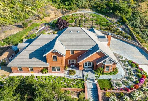 15684 Warm Springs Dr, Santa Clarita, CA 91387-4035