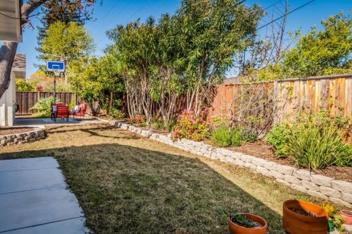 1466 Hollenbeck Ave, Sunnyvale CA  94087-4238 exterior