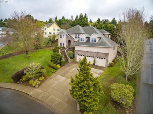 1004 7th St, Dundee, OR 97115-9753
