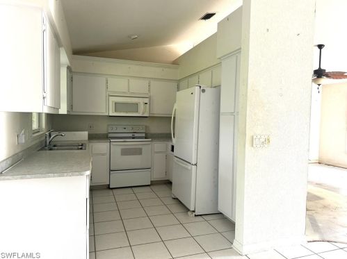 247 29th St, Cape Coral, FL 33904-3419