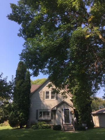 400 1st St, Franklin, MN 55333-1013