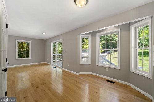 8819 Clinton Dr, Nokesville VA  20181-3205 exterior