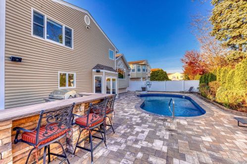 2672 Rachel St, North Bellmore NY  11710-5414 exterior