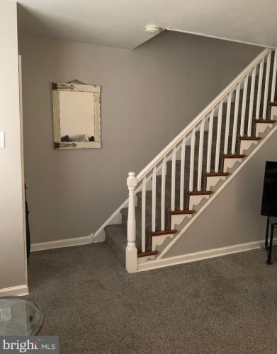 6306 Hegerman St, Philadelphia, PA 19135-3302