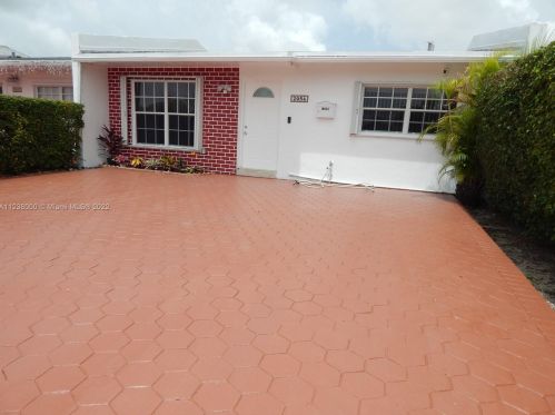 2054 102nd Ct, Miami, FL 33165-7469
