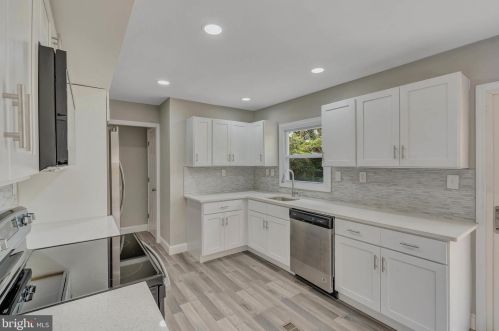 561 Charleston Rd, Willingboro NJ  08046-1768 exterior