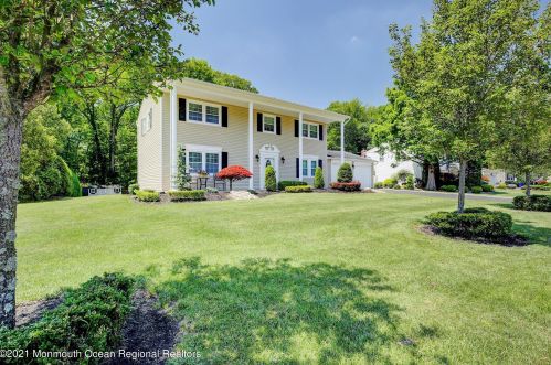 11 Regina Rd, Morganville, NJ 07751-1616