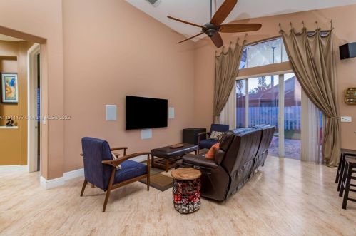 18840 29th St, Hollywood, FL 33029-2411