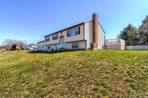 56 Sentinel Hill Rd, North Haven, CT 06473-1543