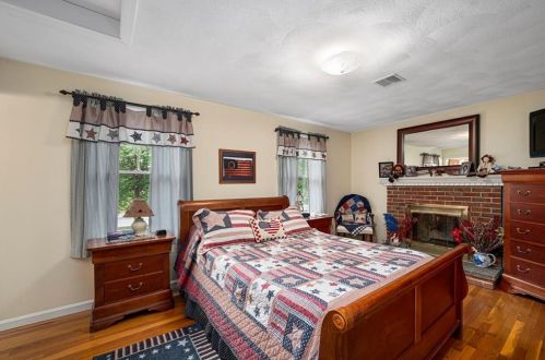 434 Quidnessett Rd, North Kingstown RI  02852-1500 exterior