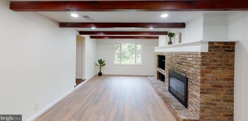 913 Lake Dr, Trenton NJ  08648-4003 exterior