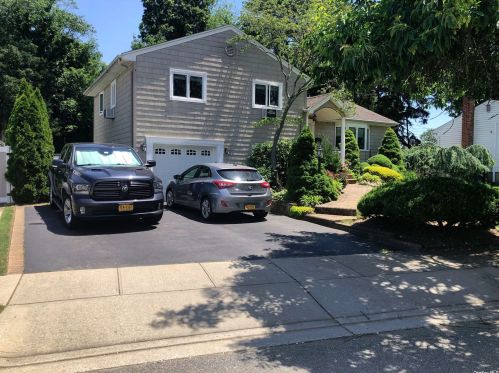 62 Caffrey Ave, Bethpage, NY 11714-1433