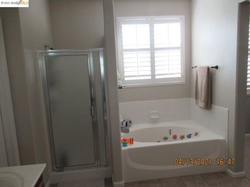 1886 Ventura Dr, West Pittsburg CA  94565-6476 exterior