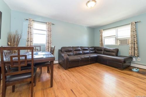 140 Bowne St, Bronx, NY 10464-1208