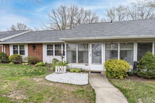 463 Portsmouth Dr, Lakewood, NJ 08701-7828