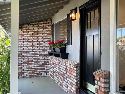 14307 Merced St, San Leandro CA  94579-1052 exterior