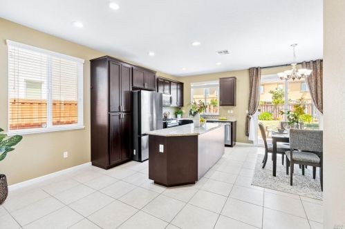 2312 Newcastle Dr, Vacaville CA  95687-8252 exterior