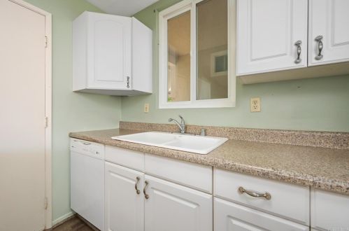 4047 Vista Calaveras St, Oceanside CA  92056-4607 exterior