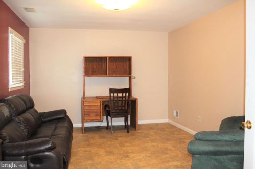 7 Dogwood Dr, Trenton NJ  08648-3205 exterior