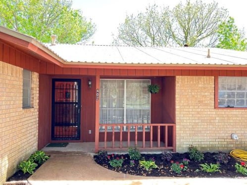 402 Old County Rd, Granger, TX 76530-5075
