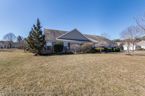 35 Morning Glory Ln, Lakewood, NJ 08701-5718