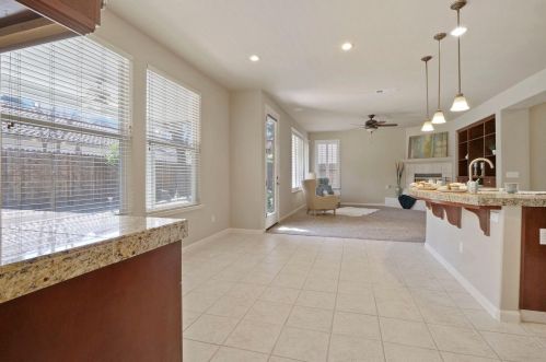 2044 Sugarbowl Way, Lodi CA  95242-4752 exterior