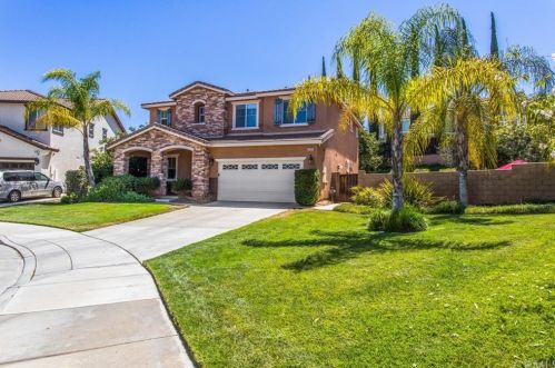 9289 Glenville Ct, Riverside, CA 92508-9317