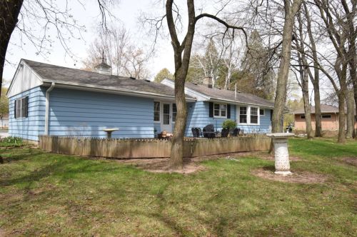 9616 Greenview Ln, Thiensville WI  exterior