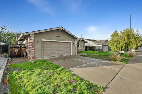 2030 Clearview Dr, Hollister, CA 95023-6239
