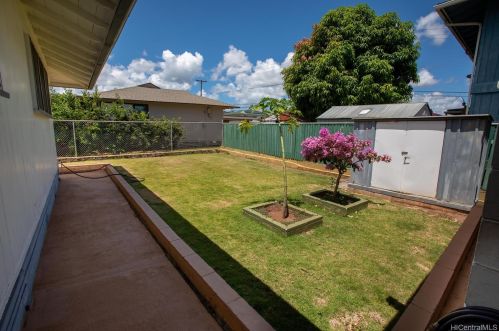 98-010 Lokowai St, Aiea, HI 96701-5221