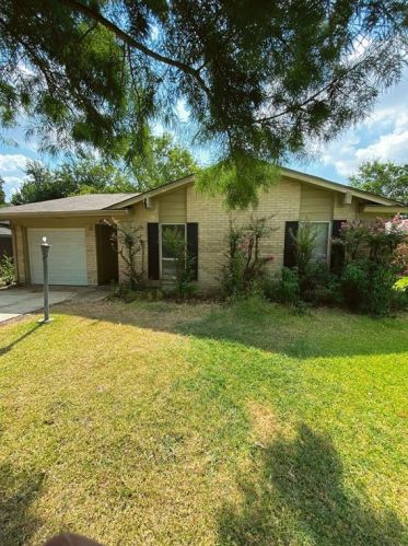 404 Campbell Ln, Denton, TX 76209-4500