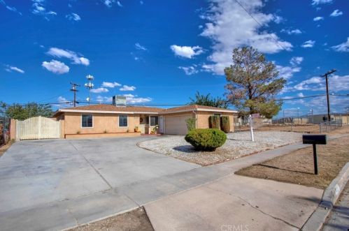 15427 Del Rey Dr, Victorville, CA 92395-3646