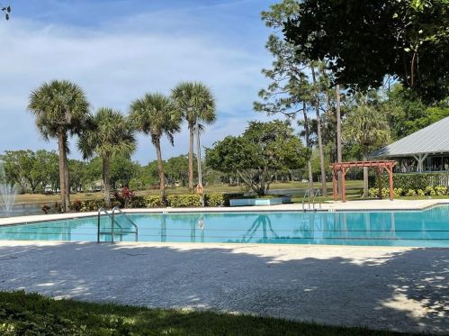 1855 Branchwater Trl, Orlando FL  32825-8511 exterior