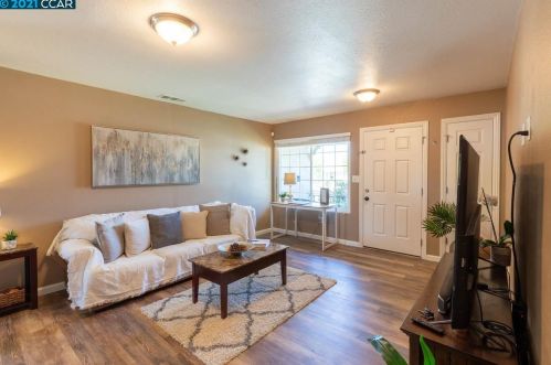 293 William Way, West Pittsburg CA  94565-4706 exterior