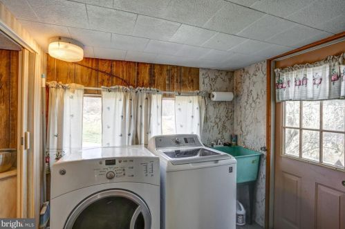 210 Hoernerstown Rd, Hummelstown PA  17036-9503 exterior