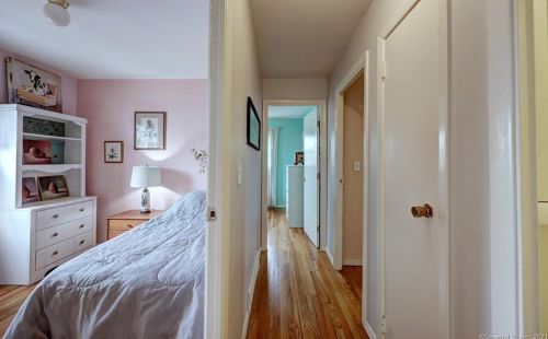 25 Wayne Rd, Milford CT  06460-3843 exterior