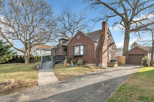 451 Goldenrod Ave, Bridgeport, CT 06606-3366