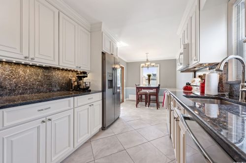 687 Deer Park Ave, Babylon, NY 11702-1313