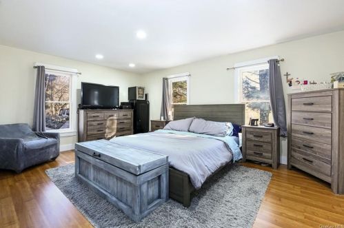 221 Oscawana Lake Rd, Tompkins Corners NY  10579-2600 exterior