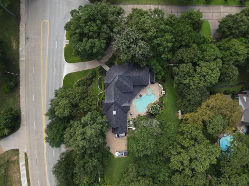 2 Wedgewood Blvd, Conroe, TX 77304-1326