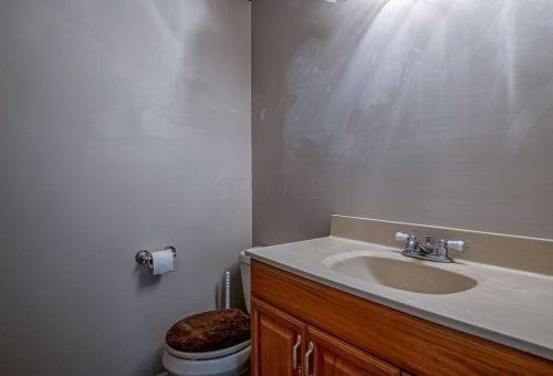 11281 Kenyon Rd, Mount Vernon OH  43050-9206 exterior