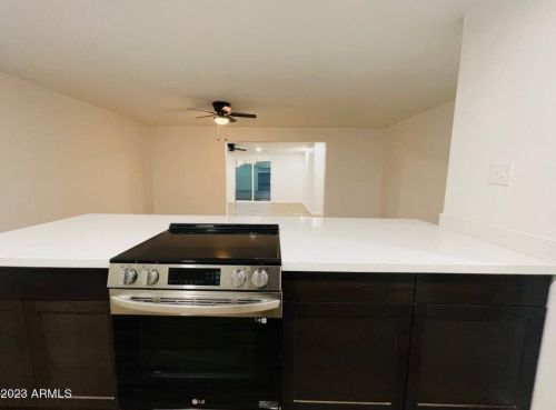 5658 37th Dr, Phoenix AZ  85019-2102 exterior